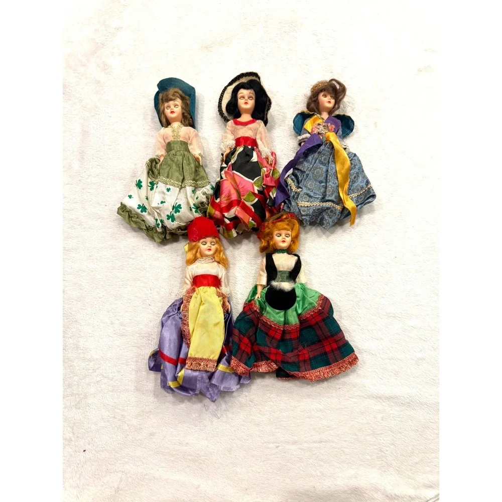 Vintage Arco Dolls of the World Sleep Eye Dolls Lot of 5 Souvenir Dolls 8in